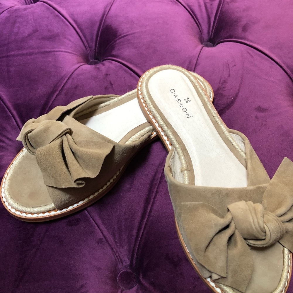 Caslon tan slides